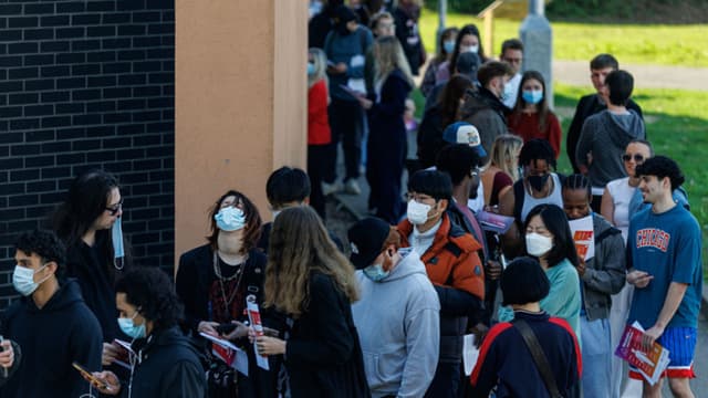 Brote de meningitis: Reino Unido confirma más casos y amplía la campaña de vacunación