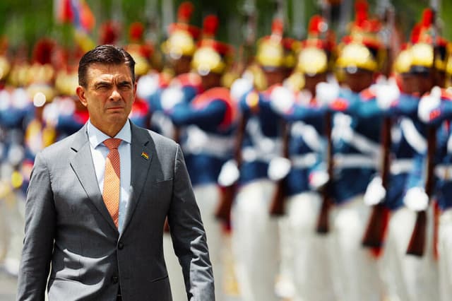 El presidente de Bolivia, Rodrigo Paz, llega a una reunión con el presidente de Brasil, Luiz Inácio Lula da Silva, en el Palacio del Planalto, en Brasilia, el 16 de marzo de 2026. (Sergio Lima / AFP vía Getty Images)