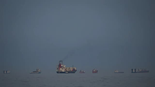 Dos buques chinos dan media vuelta en el estrecho de Ormuz durante un intento de tránsito