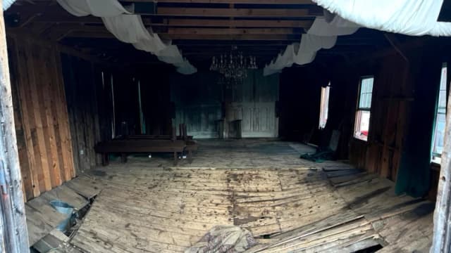 Seis personas resultan heridas tras el desplome del suelo de un salón de bodas