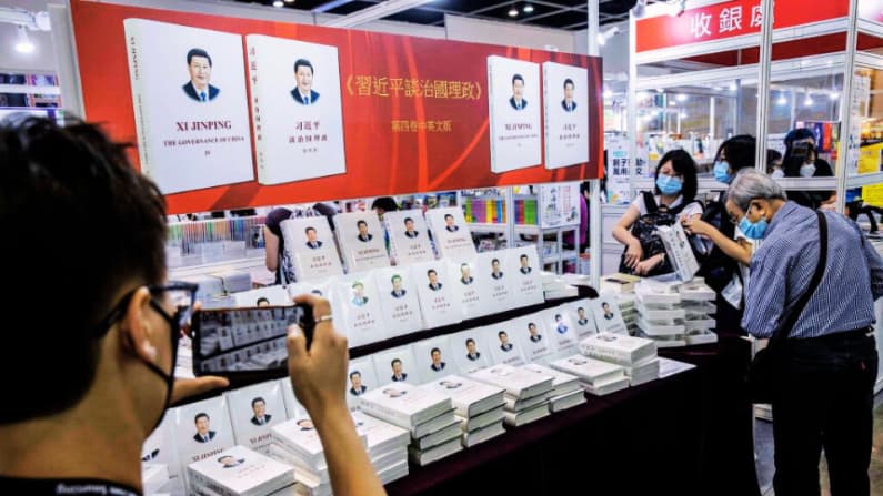 Nepal abre investigación a universidad por quema de libros de Xi Jinping