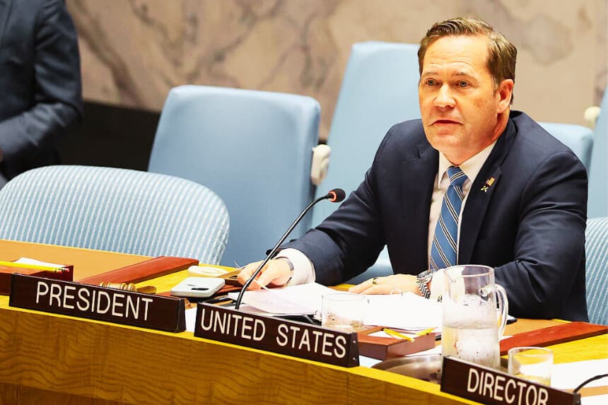 Mike Waltz, embajador de Estados Unidos ante la ONU y presidente del Consejo de Seguridad durante el mes de marzo, interviene durante una sesión del Consejo de Seguridad de las Naciones Unidas sobre la situación en Medio Oriente, celebrada en la sede de las Naciones Unidas el 11 de marzo de 2026 en la ciudad de Nueva York. (Michael M. Santiago/Getty Images)
