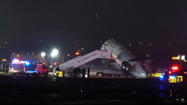 Mueren dos pilotos tras colisión en la pista del aeropuerto LaGuardia