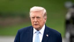 Trump aplaza posibles ataques contra centrales eléctricas iraníes, dice que conversaciones en curso son constructivas