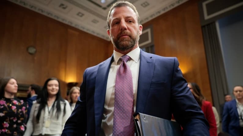 Senado está a punto de confirmar nominación de Mullin para cargo de secretario de Seguridad Nacional