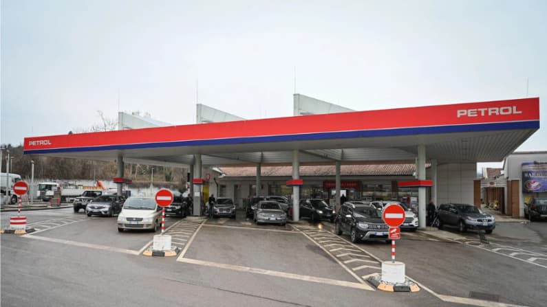 Eslovenia moviliza al ejército convirtiéndose en el primer país de la UE en racionar el combustible