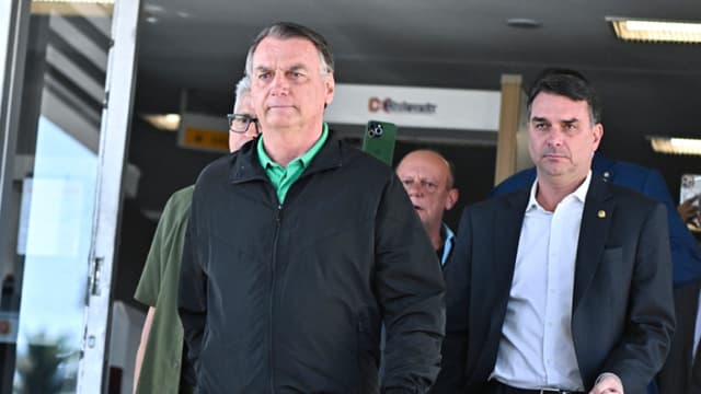 Médicos trasladan a habitación a Jair Bolsonaro tras dejar la UCI