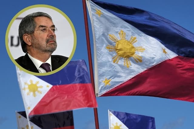 Imagen ilustrativa: Fondo, banderas de Filipinas. (Jes Aznar/Getty Images) Circulo, canciller mexicano Juan Ramon de la Fuente. (CARL DE SOUZA/AFP vía Getty Images)