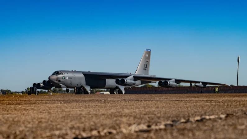 Drones sospechosos alertan base de bombarderos en EE. UU.