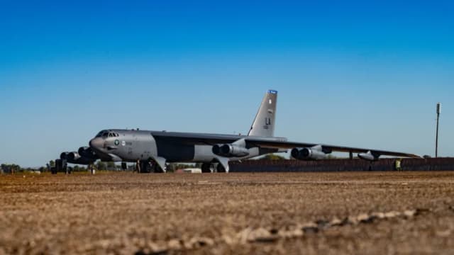 Drones sospechosos alertan base de bombarderos en EE. UU.