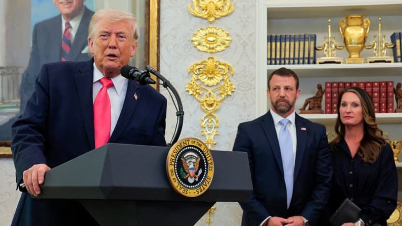 Markwayne Mullin toma posesión como secretario del DHS
