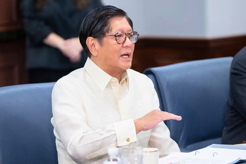 El presidente de Filipinas, Ferdinand “Bongbong” Marcos Jr., interviene durante una reunión con el secretario de Defensa de Estados Unidos, Pete Hegseth, en el Pentágono el 21 de julio de 2025. (Saul Loeb/AFP vía Getty Images).