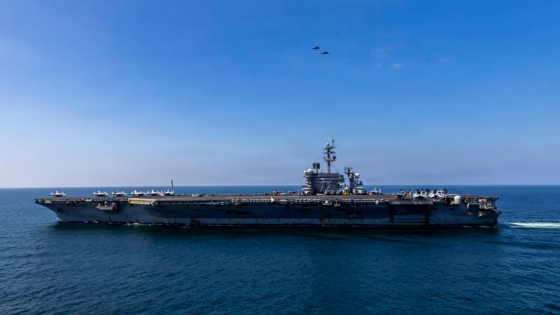El Nimitz, un poderoso portaaviones de EE. UU. realiza maniobras militares en México