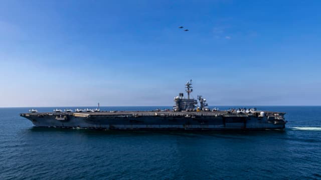 El Nimitz, un poderoso portaaviones de EE. UU. realiza maniobras militares en México
