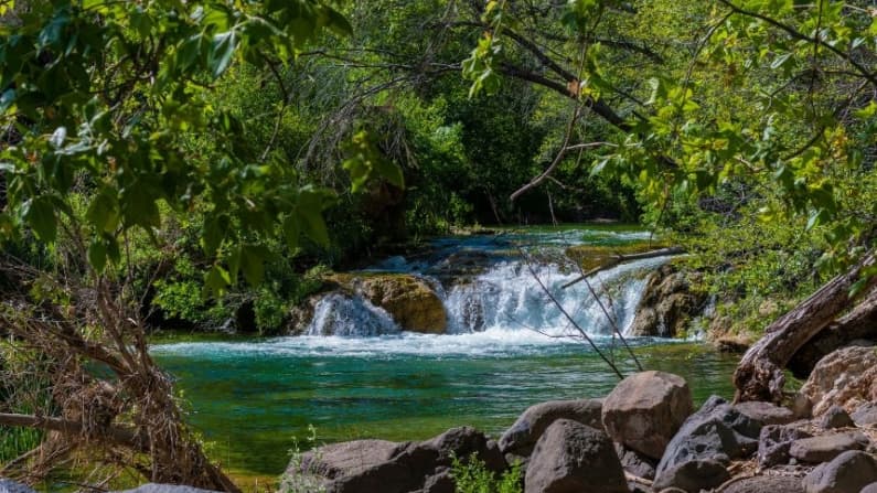 Joven taiwanés fallece tras quedar sumergido por varios minutos bajo una cascada