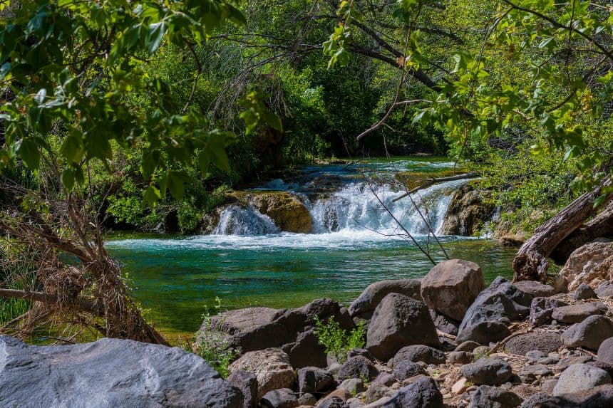 Fossil Creek Waterfalls. (Andrew Ruiz/Unsplash)
