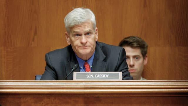 Senadores republicanos investigan a fabricantes de píldora abortiva por normas de seguridad de la FDA