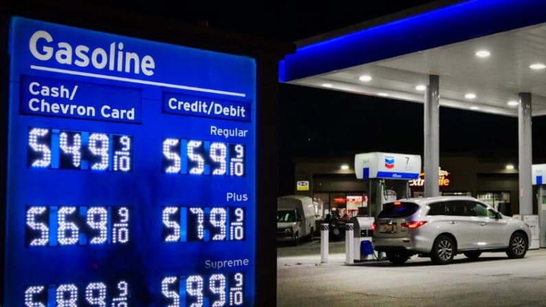 Gasolina en EE. UU. alcanza precio más alto en cuatro años, dice analista