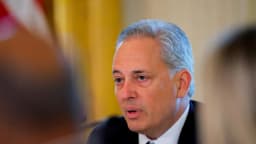 El "zar" de la IA y las criptomonedas en EE. UU. renuncia al cargo tras declaraciones sobre la guerra