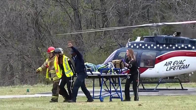 Dos estudiantes mueren y al menos siete heridos por accidente de autobús escolar en Tennessee