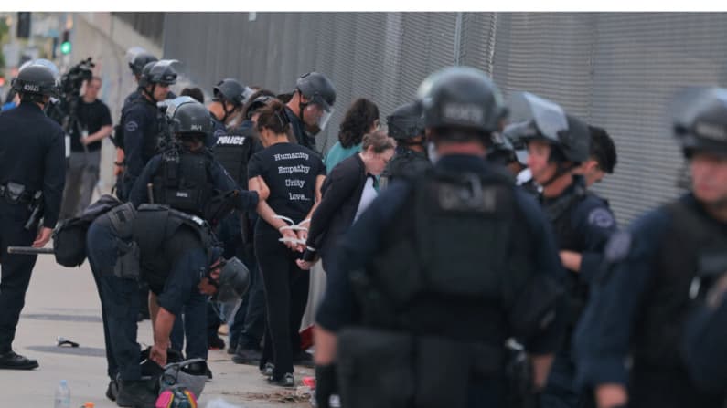 Policía de LA detiene a decenas después de que manifestación "No Kings" se convirtiera en disturbios
