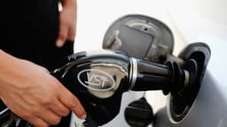 Gasolina en EE. UU. sube a 4 dólares por galón en plena guerra con Irán