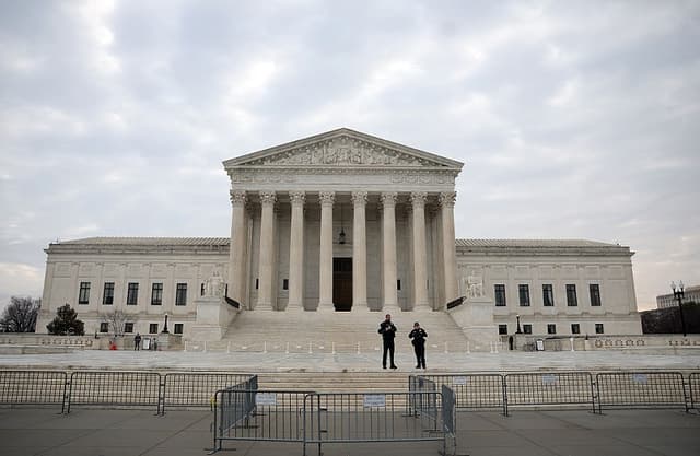 La Corte Suprema de Estados Unidos, vista el 4 de marzo de 2026 en Washington, D.C. Se espera que los magistrados hagan públicos hoy sus fallos en una serie de casos que se encuentran ante el tribunal. (Kevin Dietsch/Getty Images)