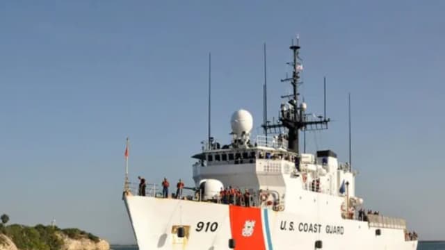 Guardia Costera repatría a 60 inmigrantes tras interceptar embarcación frente a Puerto Rico