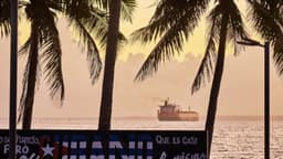 Petrolero ruso con 100 mil toneladas de crudo arriba a Matanzas, Cuba