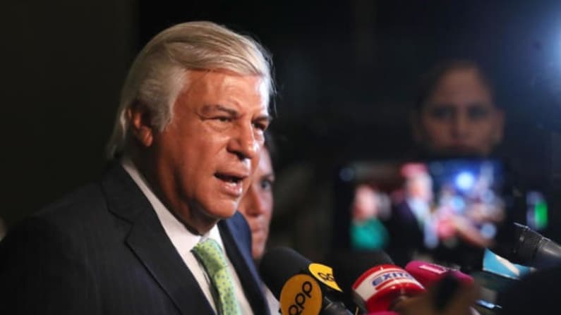 Candidato presidencial peruano "Popy" Olivera denuncia agresión y robo previo al debate electoral