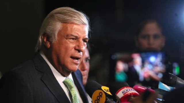 Candidato presidencial peruano "Popy" Olivera denuncia agresión y robo previo al debate electoral