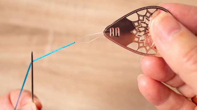 Un enhebrador de hilo. (Oksana Bali/Shutterstock).