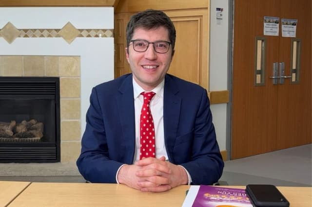 El diputado conservador Garnett Genuis en Toronto, el 30 de marzo de 2026. (Teng Dongyu/The Epoch Times)