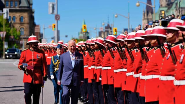 Rey Carlos de Gran Bretaña, invitado a pronunciar un discurso ante una sesión conjunta del Congreso