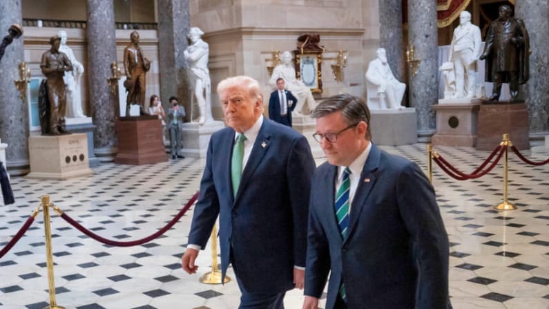 Líderes republicanos dan a conocer un plan de financiación del DHS para poner fin al cierre