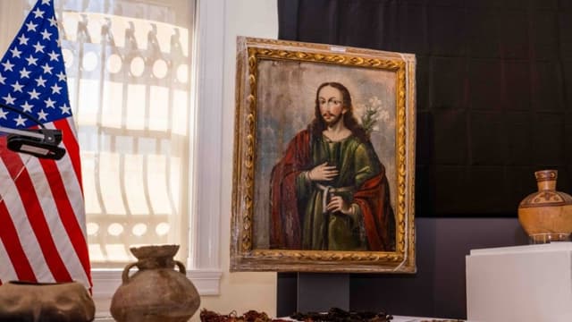 EE. UU. repatria 48 piezas precolombinas a Perú tras recuperarlas en su territorio