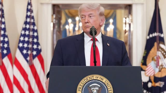 Trump firma un decreto por el que se imponen aranceles del 100 % a determinados medicamentos importados