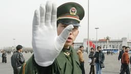 Residentes y viajeros dicen que la vigilancia tecnológica convierte la vida en controles de identidad