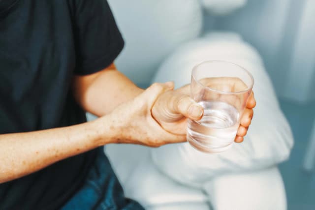 Ejercicios para ralentizar el avance del Parkinson. (Fondo fotográfico R/Shutterstock).
