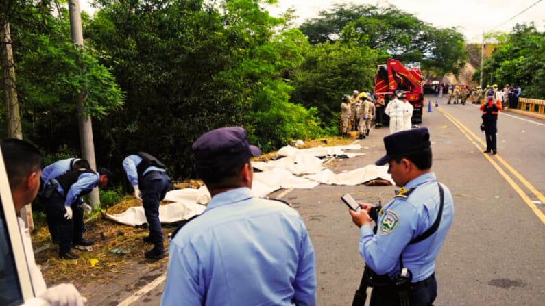 Tragedia vial en Honduras: Al menos ocho fallecidos tras colisión entre autobús y camión