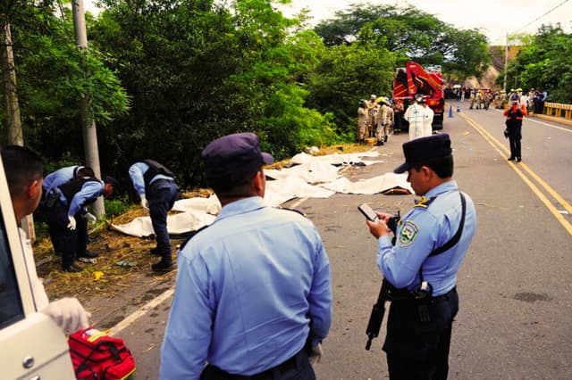 Tragedia vial en Honduras: Al menos ocho fallecidos tras colisión entre autobús y camión