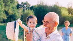 Por qué cuidar a los nietos podría ser una de las mejores cosas para el cerebro