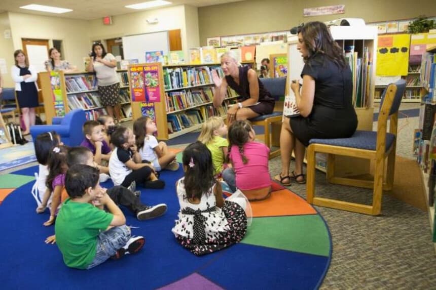 Niños en un aula de la Carver Community School de Des Moines, Iowa. Cortesía del Departamento de Educación de Estados Unidos