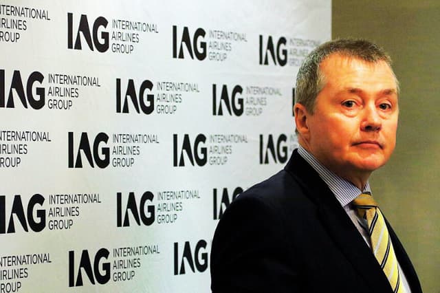 Willie Walsh, director ejecutivo de International Airlines Group (IAG), se dirige a una conferencia de prensa en Dublín, Irlanda, el 27 de mayo de 2015. (PAUL FAITH/AFP vía Getty Images)