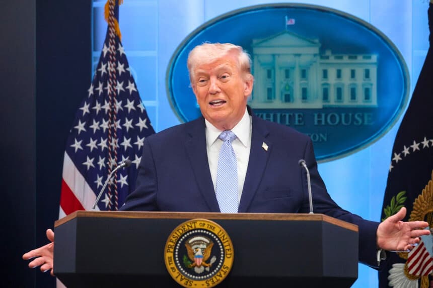El presidente de Estados Unidos, Donald Trump, habla durante una rueda de prensa en Washington el 6 de abril de 2026. (Alex Wong/Getty Images).