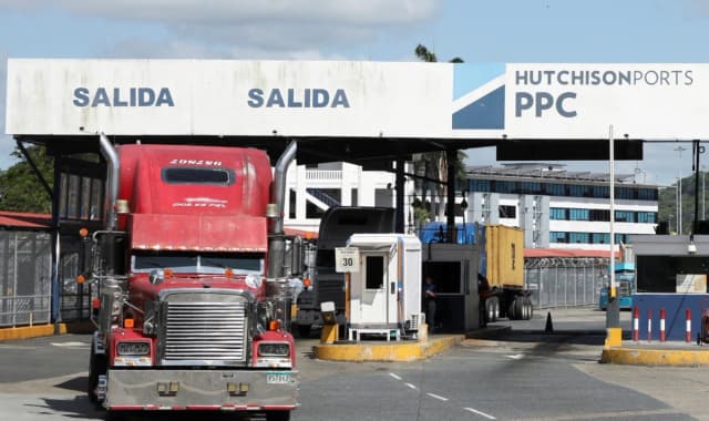 Hong Kong pide arbitraje contra Maersk por los puertos del Canal de Panamá