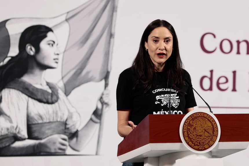 La secretaria de Cultura, Claudia Curiel de Icaza, habla durante una rueda de prensa en el Palacio Nacional, en Ciudad de México. Imagen de archivo. (EFE/José Méndez)