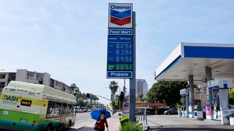 Precio promedio de gasolina en EE. UU. sube a 4.16 dólares por galón en medio de la guerra con Irán