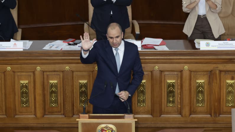 Opositor venezolano señala al nuevo fiscal como aliado del chavismo