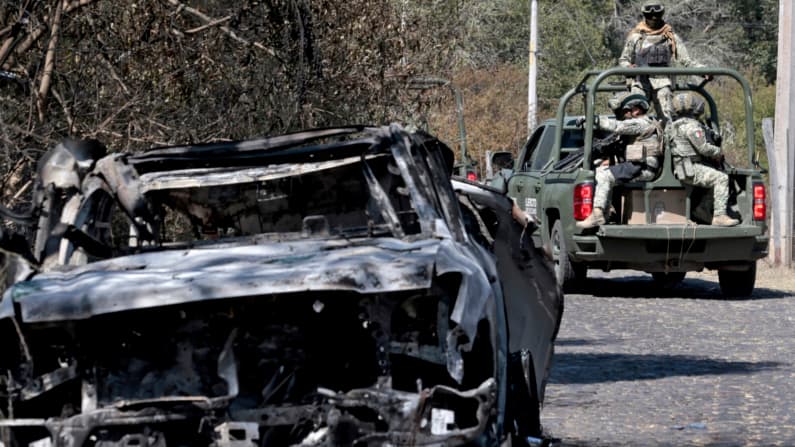 Destruyen cerca de 20 vehículos “monstruo” utilizados por el crimen organizado: Fiscalía de México